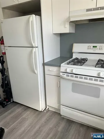 $1,850 | 372 Queen Anne Road, Unit 370, Teaneck, NJ 07666