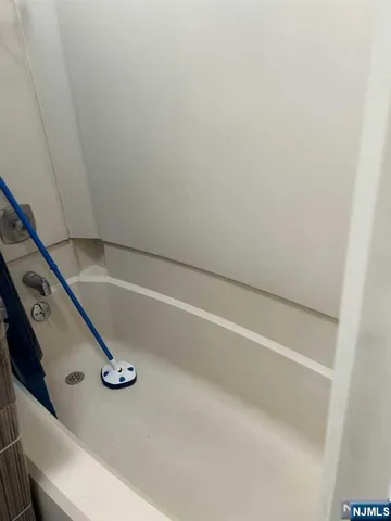 $1,850 | 372 Queen Anne Road, Unit 370, Teaneck, NJ 07666