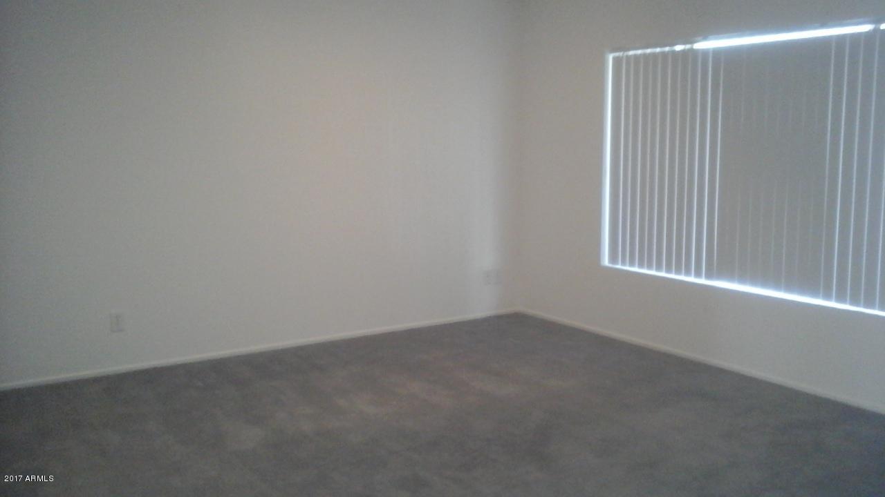 907 West Utopia Road Phoenix, AZ 85027 - Photo 12 of 18 LLiving room