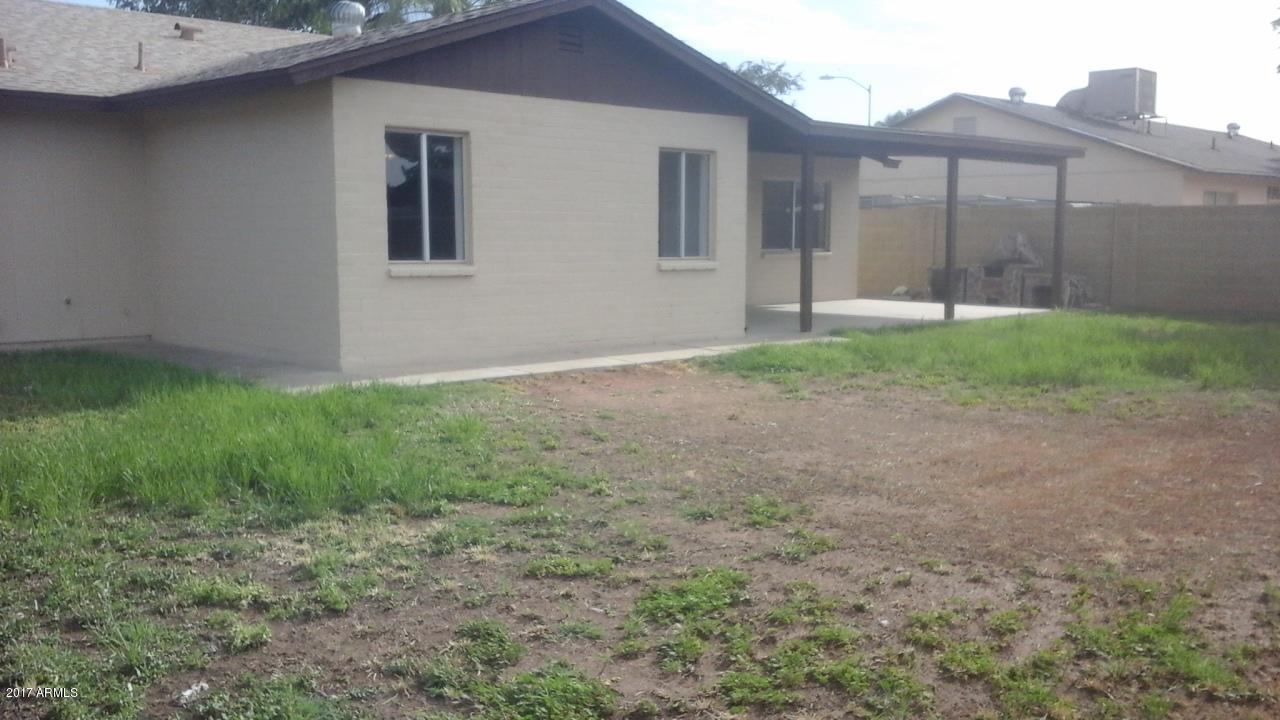 907 West Utopia Road Phoenix, AZ 85027 - Photo 3 of 18 Large backyard