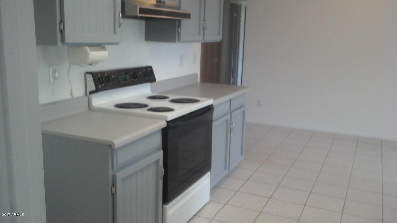 907 West Utopia Road Phoenix, AZ 85027 - Photo 6 of 18 Kitchen