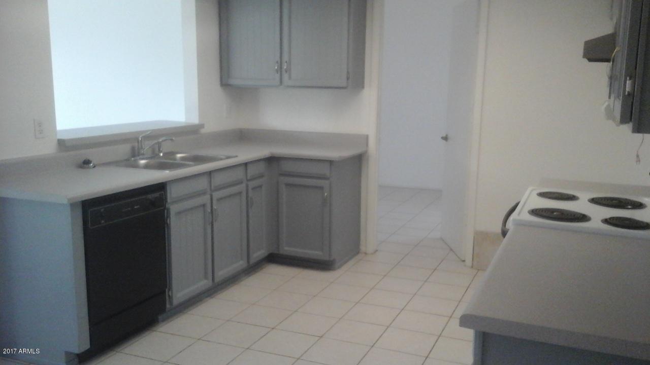 907 West Utopia Road Phoenix, AZ 85027 - Photo 7 of 18 Nice open kitchen