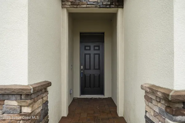 a view of livingroom with furniture