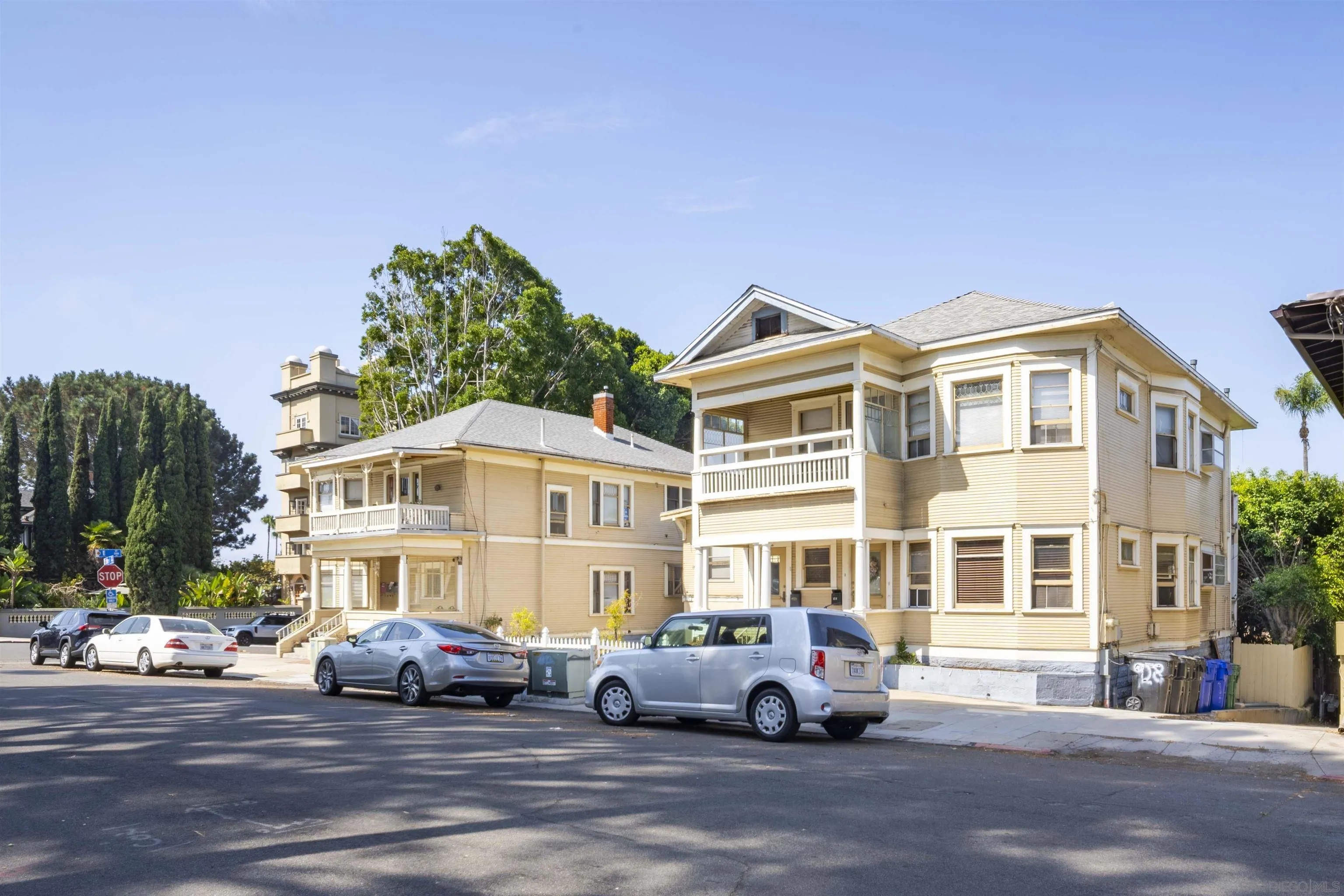 904-14 24th Street San Diego, CA 92102 - Photo 7 of 18 a cars parked in front of a building