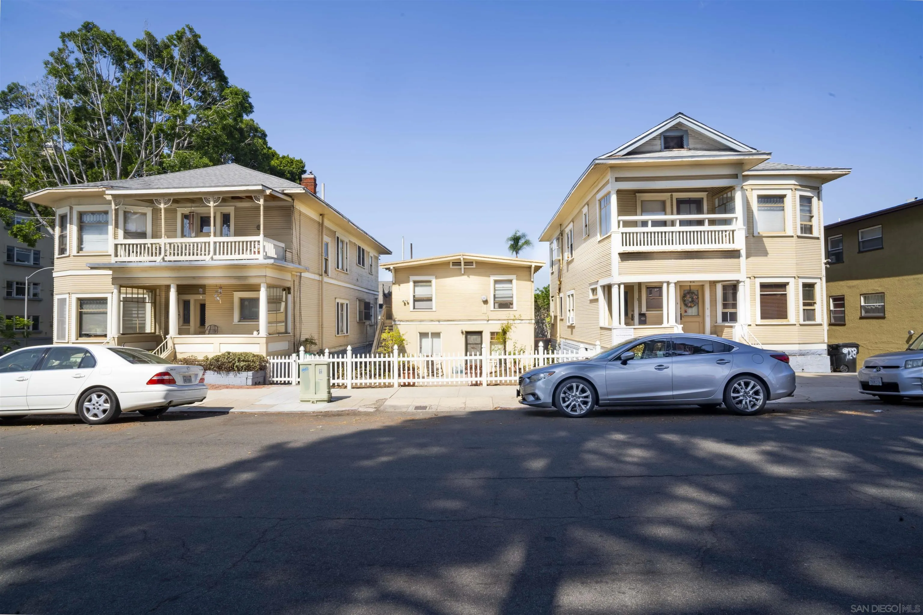 904-14 24th Street San Diego, CA 92102 - Photo 8 of 18 a car parked in front of a house