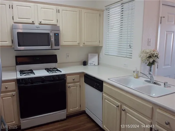 $1,250 | 855 North Stephanie Street, Unit 2526, Henderson, NV 89014