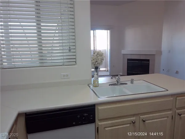 $1,250 | 855 North Stephanie Street, Unit 2526, Henderson, NV 89014