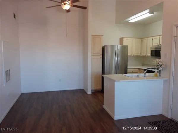 $1,250 | 855 North Stephanie Street, Unit 2526, Henderson, NV 89014