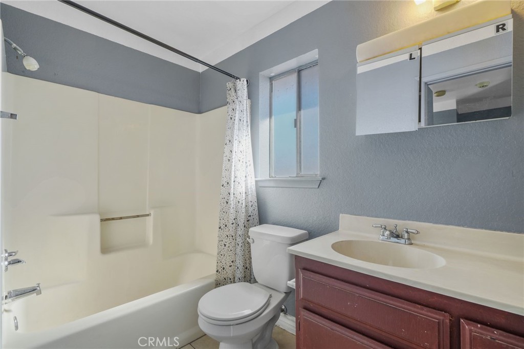 15975 Serrano Road Apple Valley, CA 92307 - Photo 14 of 35