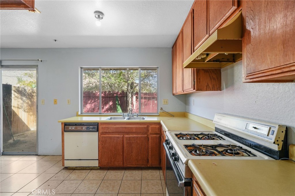 15975 Serrano Road Apple Valley, CA 92307 - Photo 22 of 35