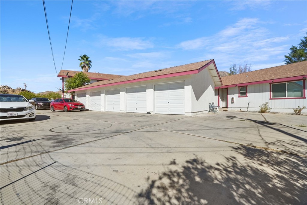 15975 Serrano Road Apple Valley, CA 92307 - Photo 3 of 35