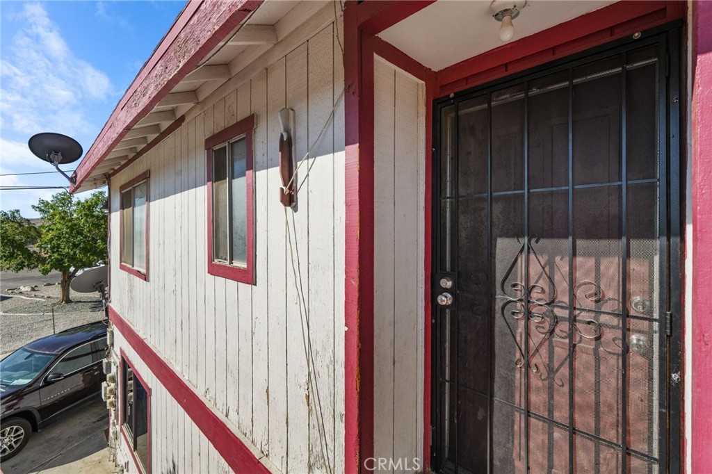 15975 Serrano Road Apple Valley, CA 92307 - Photo 9 of 35