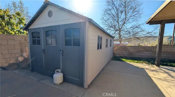 a view of a small house with backyard