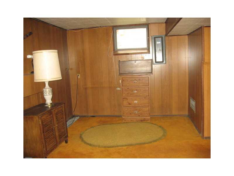 2406 Haymaker Road Monroeville, PA 15146 - Photo 14 of 25 Family Room.