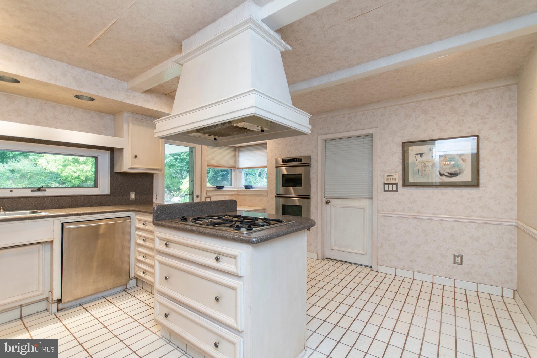 1069 Sparrow Road Jenkintown, PA 19046 - Photo 11 of 32 Gallery Image 11