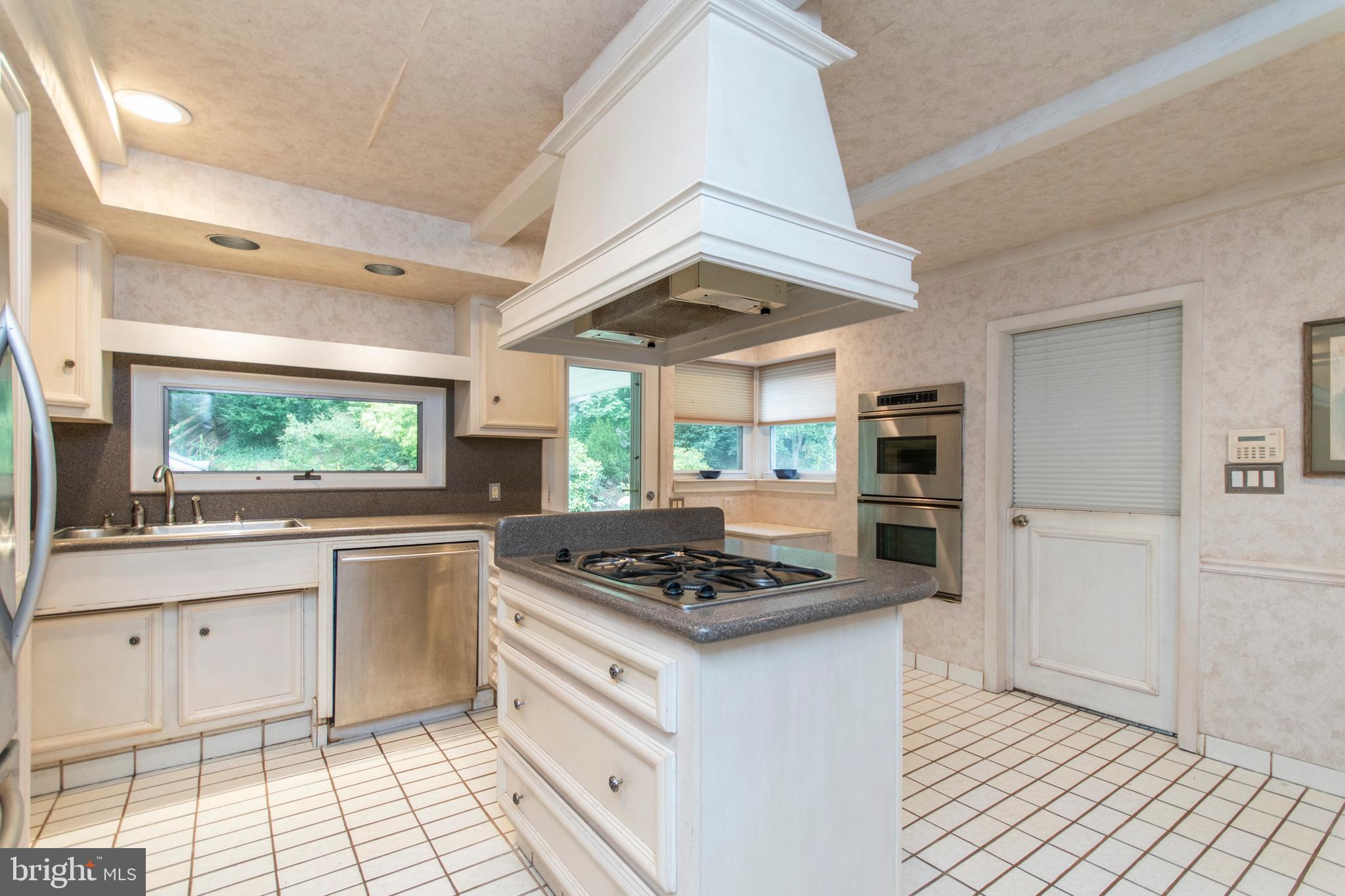 1069 Sparrow Road Jenkintown, PA 19046 - Photo 12 of 32 Gallery Image 12
