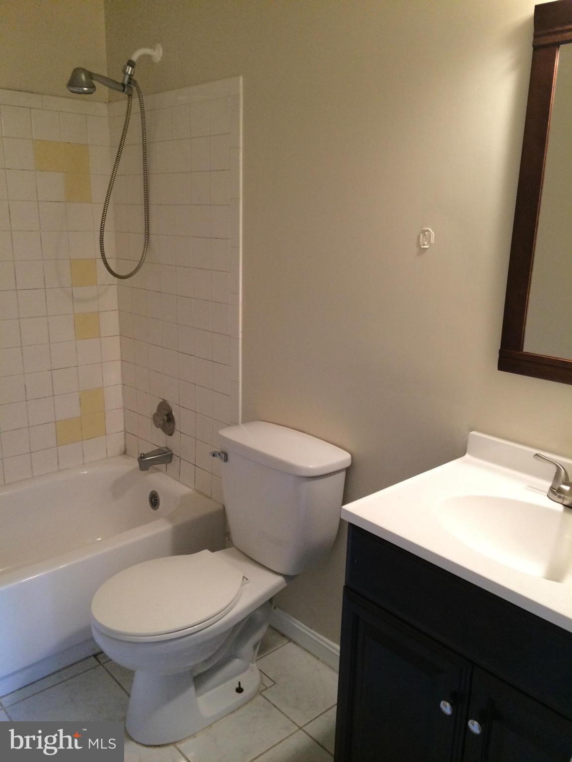 13624 Kingsman Road Woodbridge, VA 22193 - Photo 13 of 21 Bath