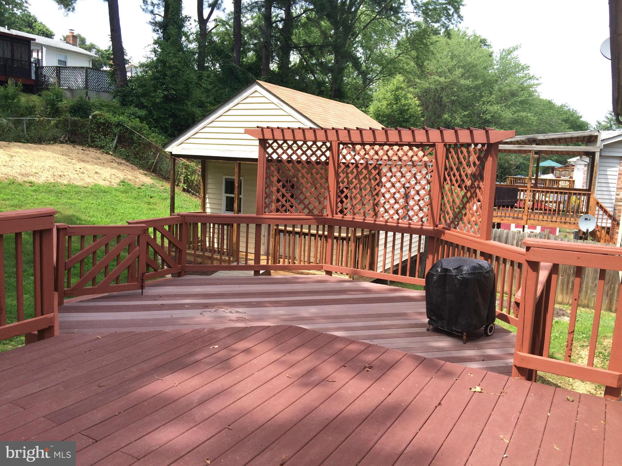 13624 Kingsman Road Woodbridge, VA 22193 - Photo 16 of 21 Deck