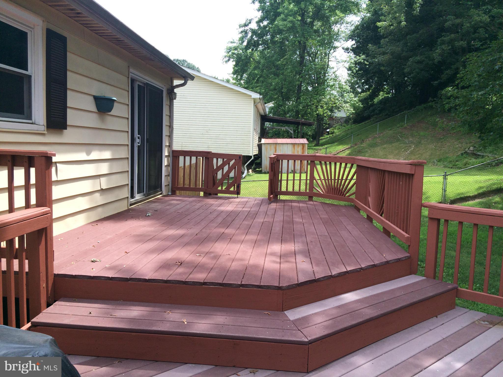 13624 Kingsman Road Woodbridge, VA 22193 - Photo 17 of 21 Deck