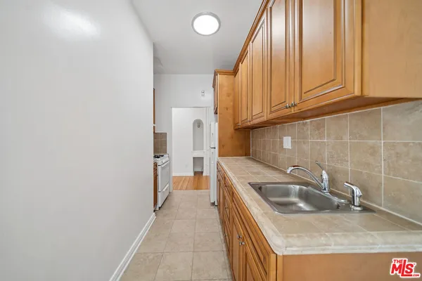$2,450 | 339 South Detroit Street, Unit 206, Los Angeles, CA 90036