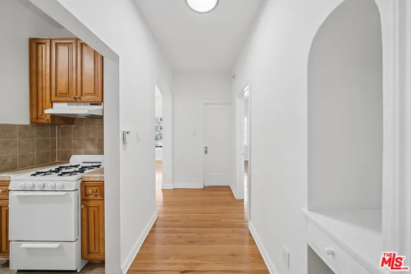 $2,450 | 339 South Detroit Street, Unit 206, Los Angeles, CA 90036