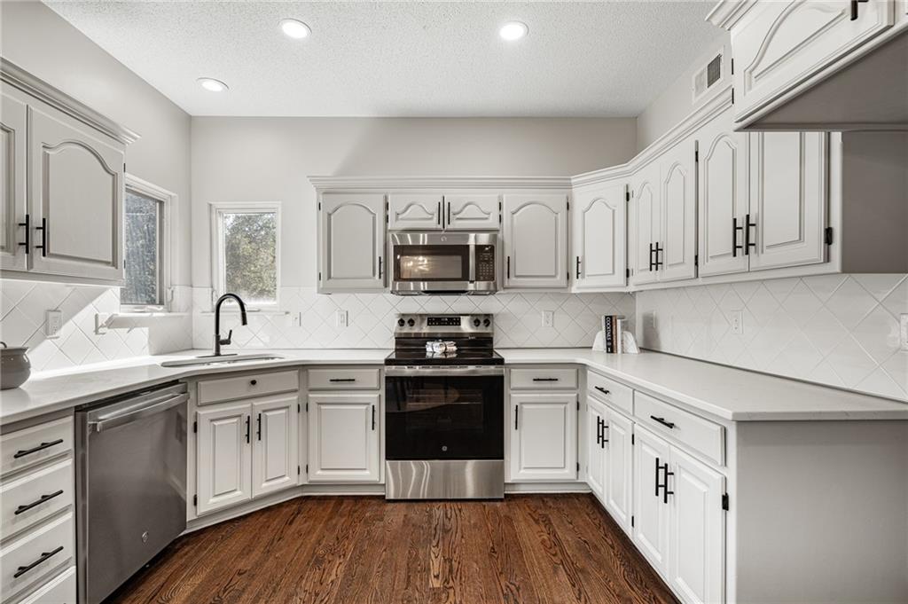 16203 West 157th Terrace Olathe, KS 66062 - Photo 12 of 45