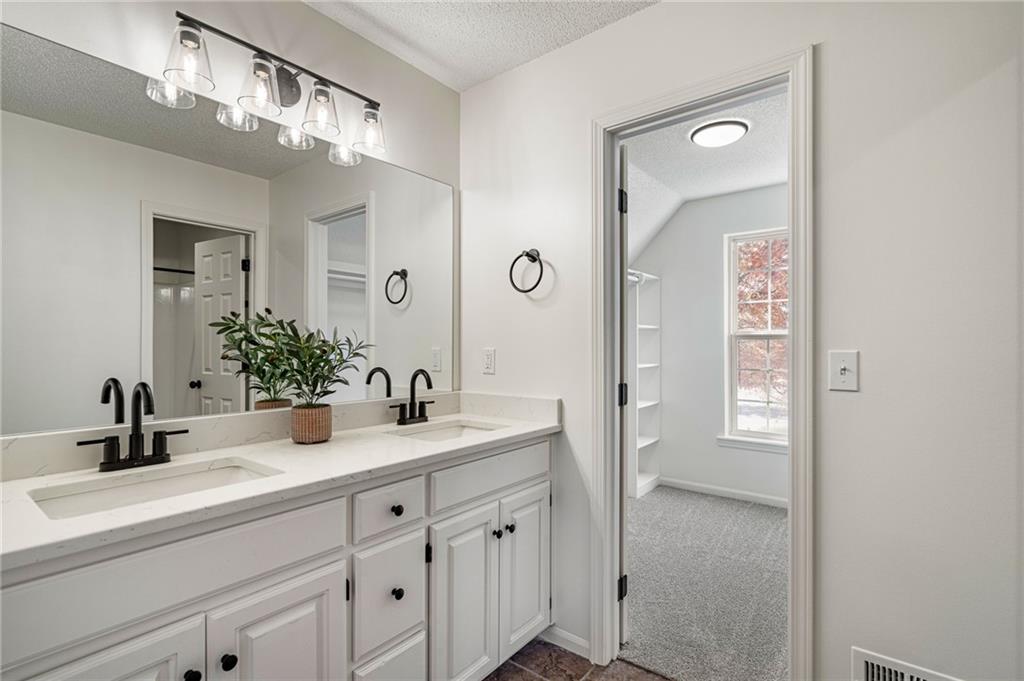 16203 West 157th Terrace Olathe, KS 66062 - Photo 19 of 45