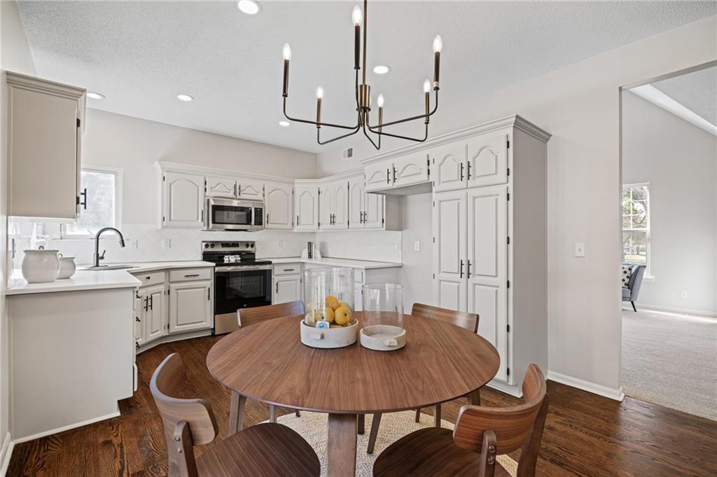 16203 West 157th Terrace Olathe, KS 66062 - Photo 10 of 45