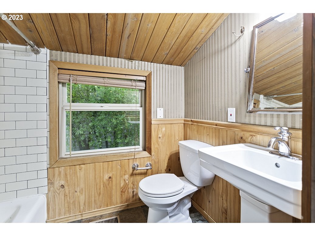 21565 Southeast Firwood Road Sandy, OR 97055 - Photo 18 of 42 a bathroom with a sink a toilet and tub