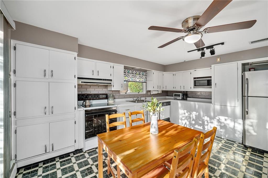 196 Goldsmith Road Pittsburgh, PA 15237 - Photo 12 of 25
