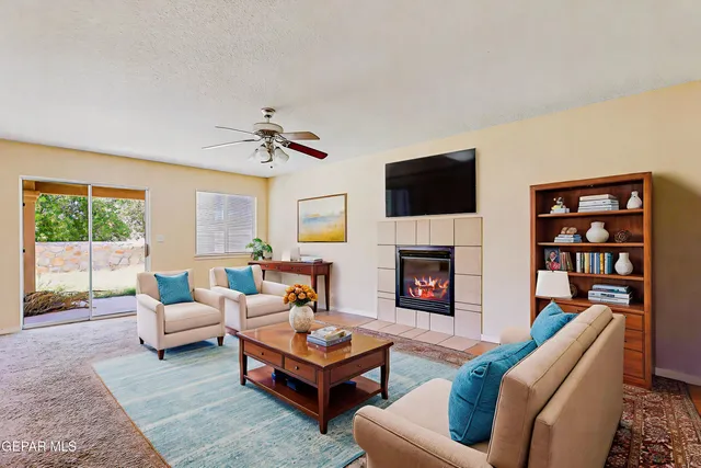 a view of an empty room with a ceiling fan and a ceiling fan