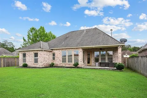$455,000 | 1004 Cypress Crossing Drive, Madisonville, LA 70447
