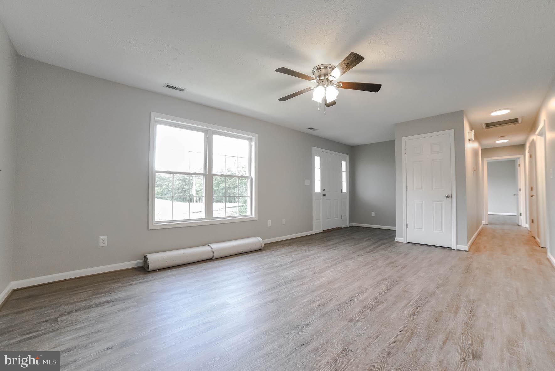 19989 Piney Point Road Callaway, MD 20620 - Photo 6 of 39 Living room