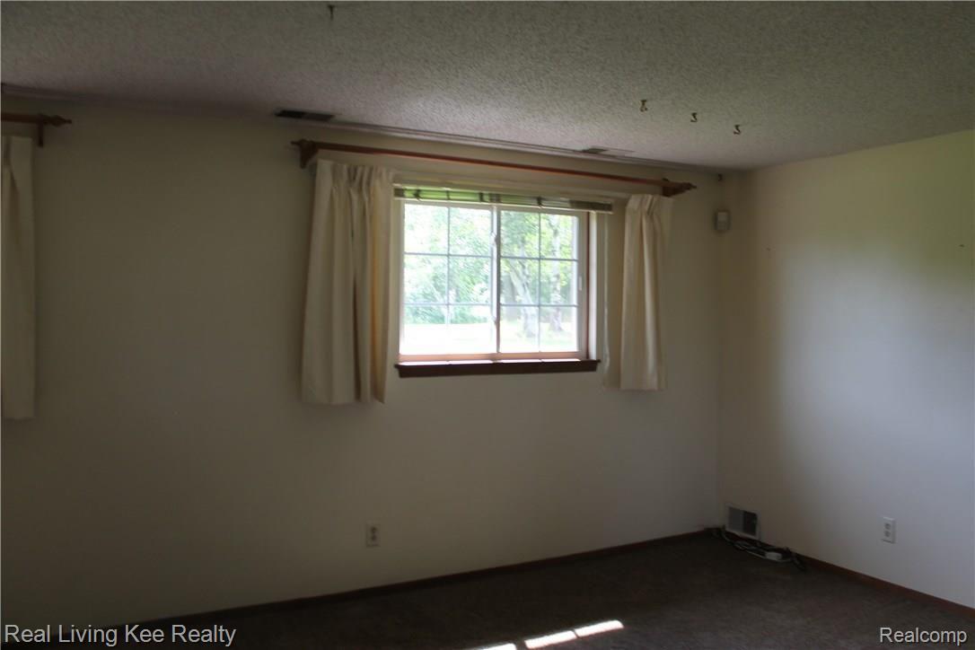 2900 Lake George Road Oakland, MI 48363 - Photo 15 of 27 IMG_3671.JPG