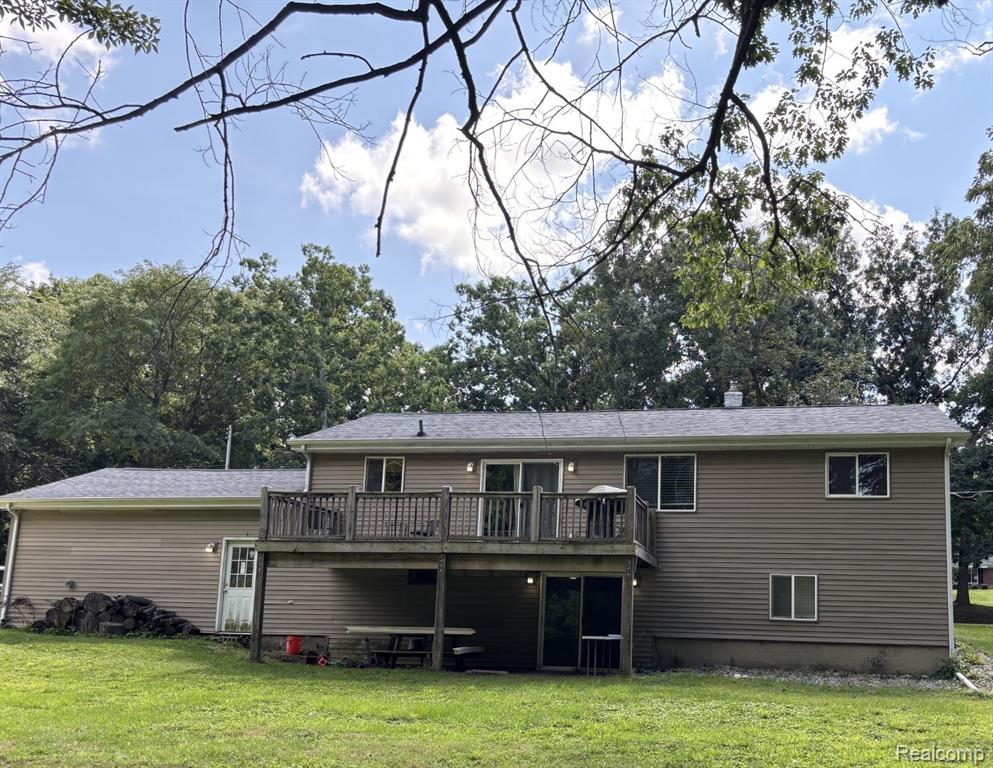 12389 White Lake Road Fenton, MI 48430 - Photo 3 of 17 Gallery Image 3