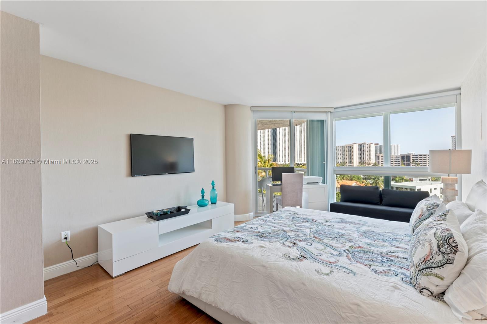 16500 Collins Avenue, Unit 653 Sunny Isles Beach, FL 33160 - Photo 11 of 26