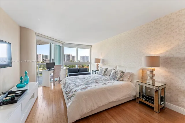 $5,900 | 16500 Collins Avenue, Unit 653, Sunny Isles Beach, FL 33160