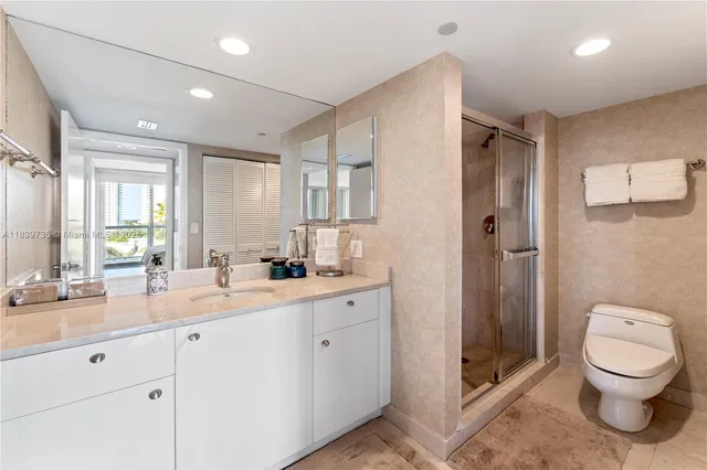 $5,900 | 16500 Collins Avenue, Unit 653, Sunny Isles Beach, FL 33160