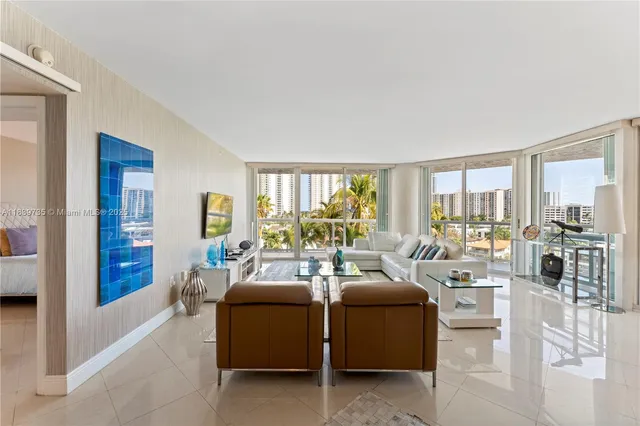 $5,900 | 16500 Collins Avenue, Unit 653, Sunny Isles Beach, FL 33160