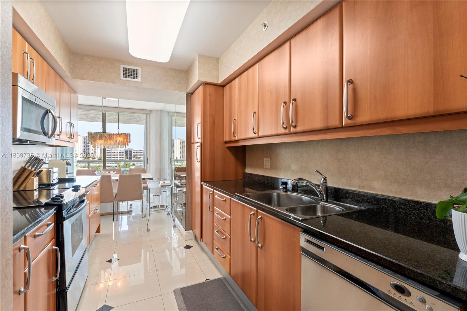 16500 Collins Avenue, Unit 653 Sunny Isles Beach, FL 33160 - Photo 8 of 26