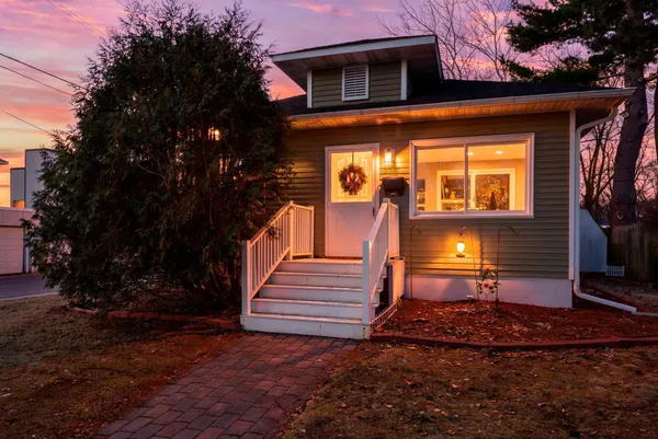 $220,000 | 333 2nd Avenue Northwest, Cambridge, MN 55008