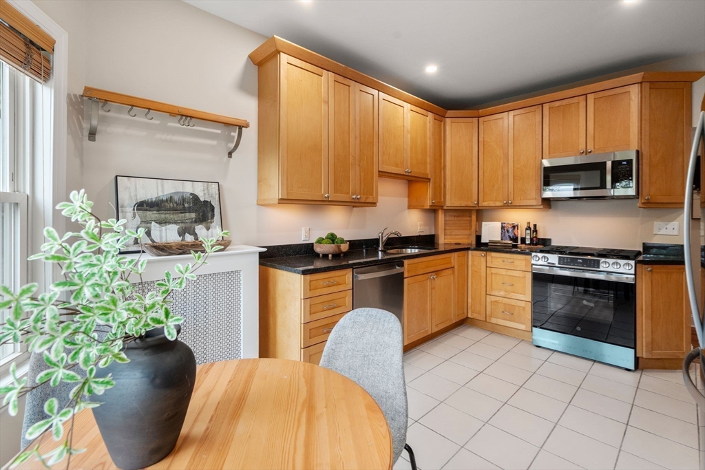 14 Linden Street, Unit 7 Brookline, MA 02445 - Photo 11 of 24