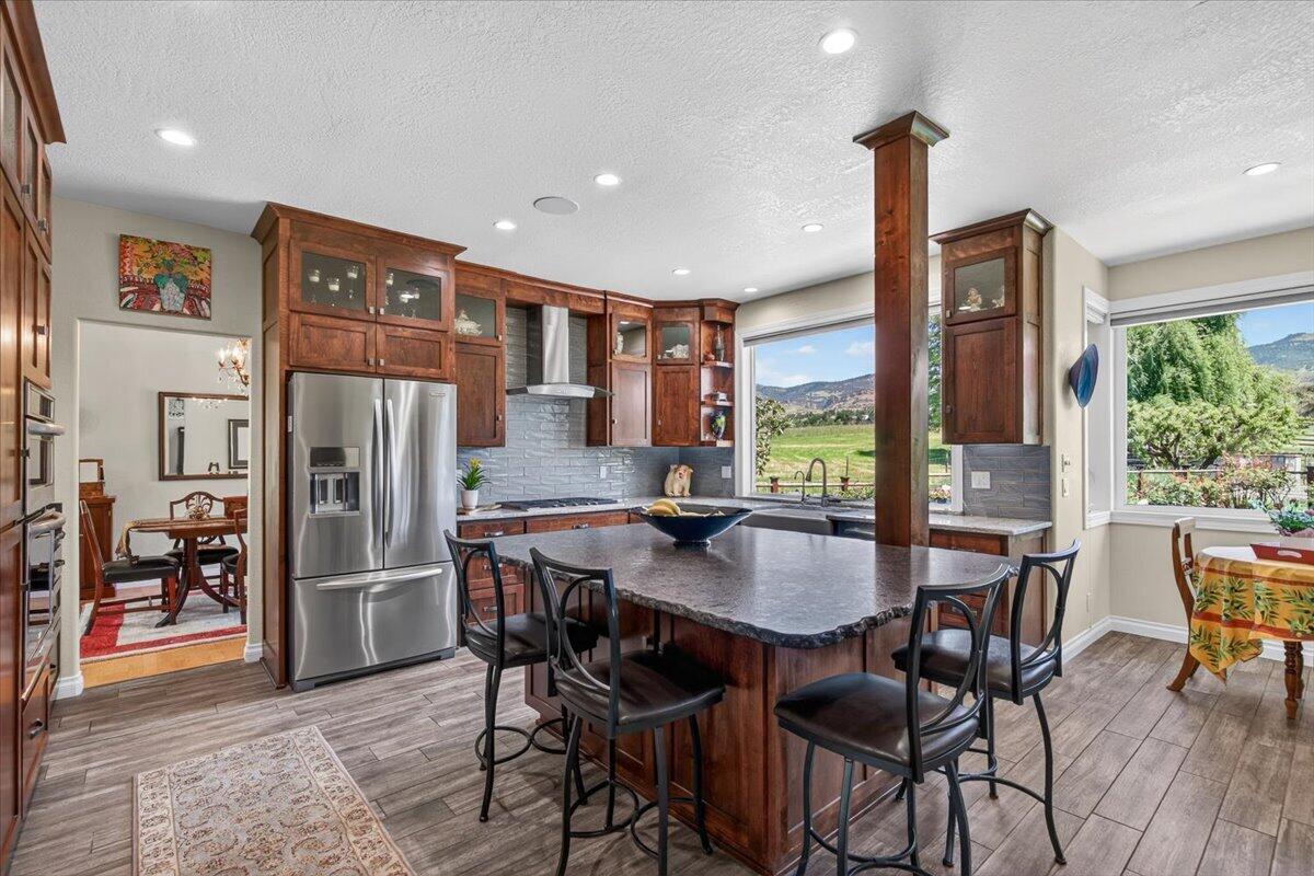 39 East Valley View Road Ashland, OR 97520 - Photo 21 of 73 26-25