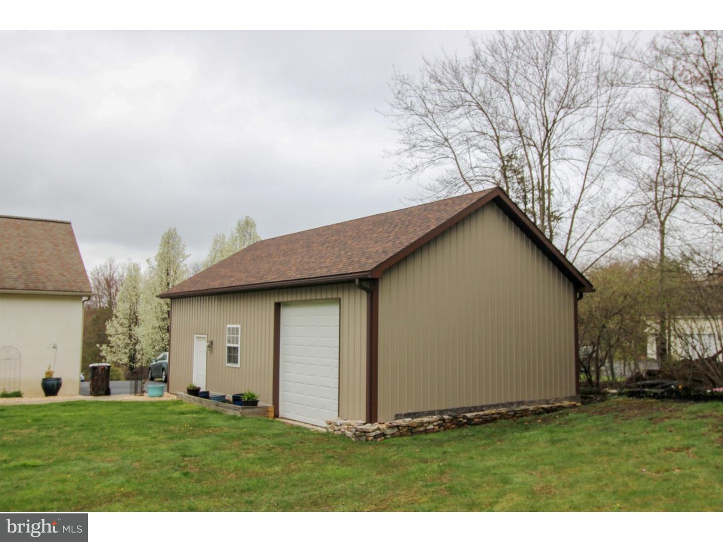 228 Clump Road Green Lane, PA 18054 - Photo 23 of 25 Barn