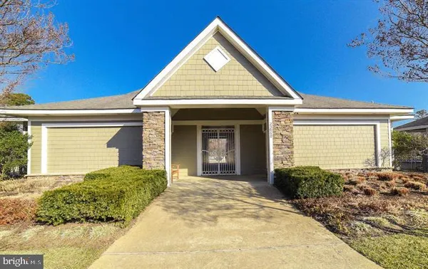 a view of house with backyard