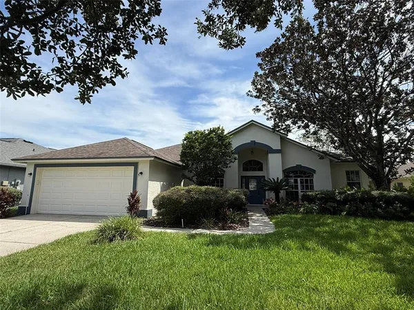 $437,500 | 3522 Autumn Glen Drive, Valrico, FL 33596