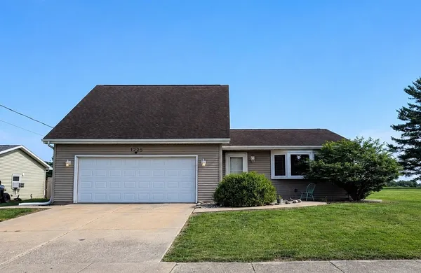 $175,000 | 1225 West Florian Avenue, Mount Zion, IL 62549