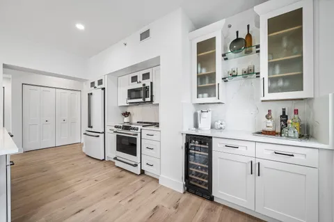 $875,000 | 250 Northeast 3rd Avenue, Unit 1209, Delray Beach, FL 33444
