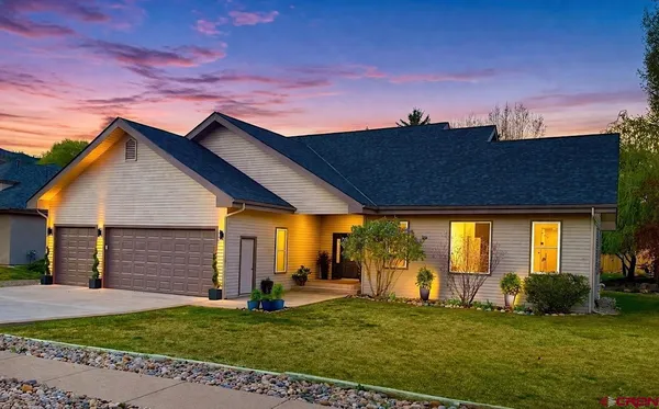 a view of a house with backyard and porch