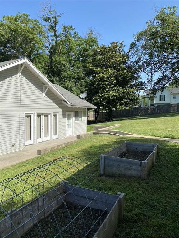 202 Walnut Street Anderson, MO 64831 - Photo 3 of 23